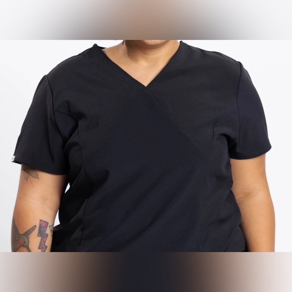 SIGMA SCRUBS WOMEN’S 2 POCKETS Y NECK SCRUB TOP BLACK - Picture 5 of 5